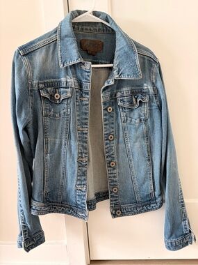 Classic Light Blue Denim Jacket - Women's